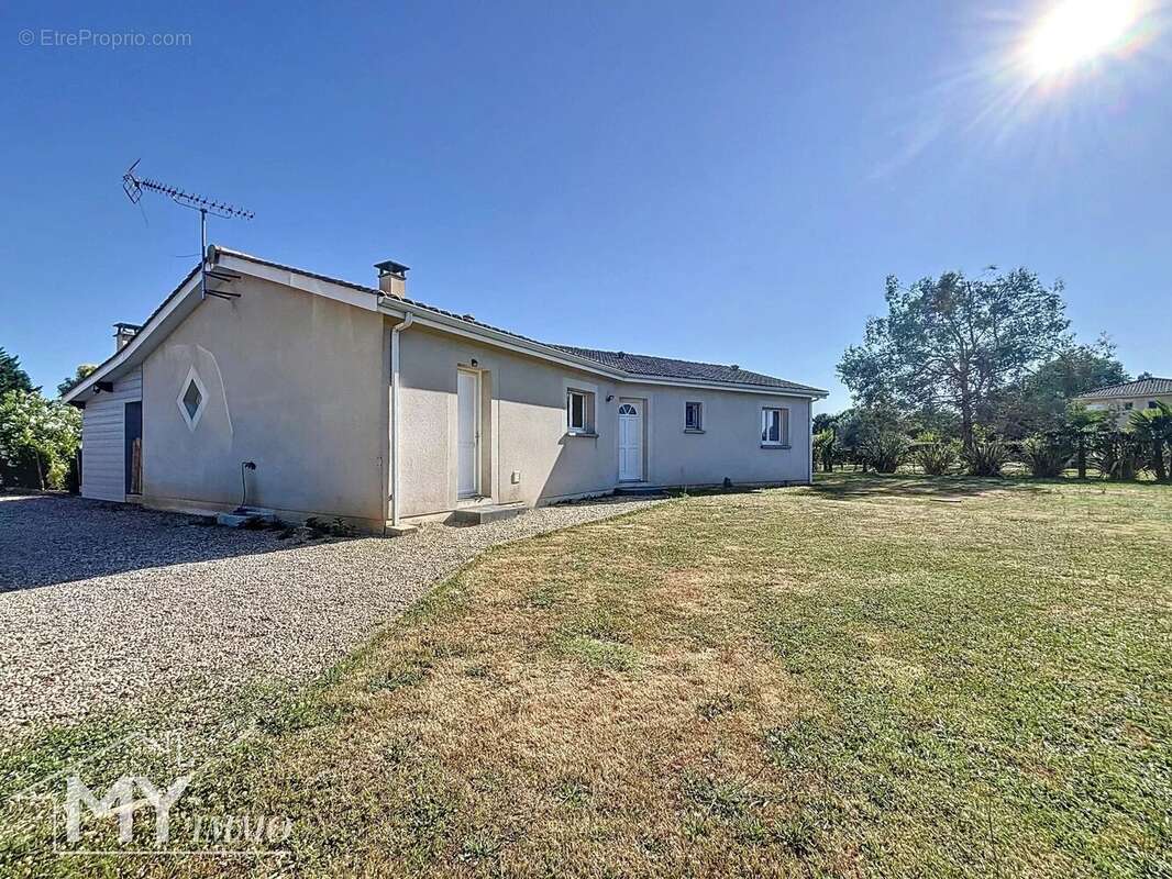Maison à MOULIETS-ET-VILLEMARTIN