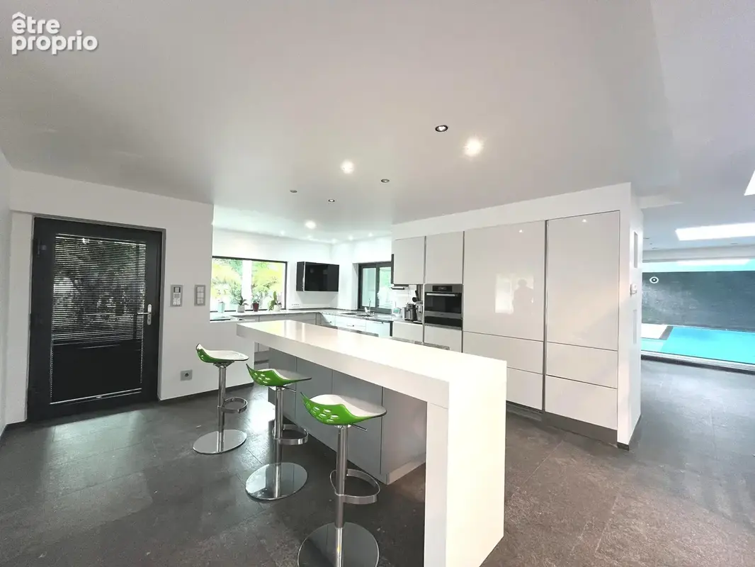 Maison 8 pièces 260 m² à vendre à Ostwald (67540) - photo 2