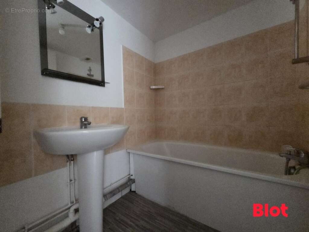 Appartement 60 m² à Saint-Jacques-De-La-Lande  - photo 7