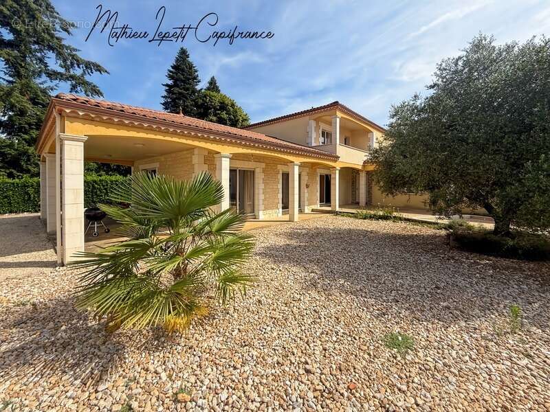 À vendre Maison T9 familiale contemporaine de 313 m² – Construction traditionnelle de 2011 – 7 chambres – Terrain clos de 2 874  - photo 22