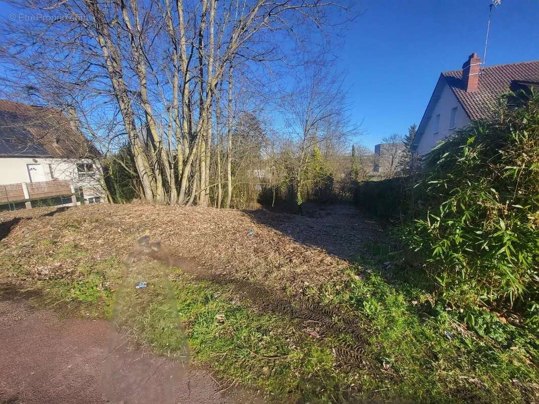 Terrain à CHALETTE-SUR-LOING