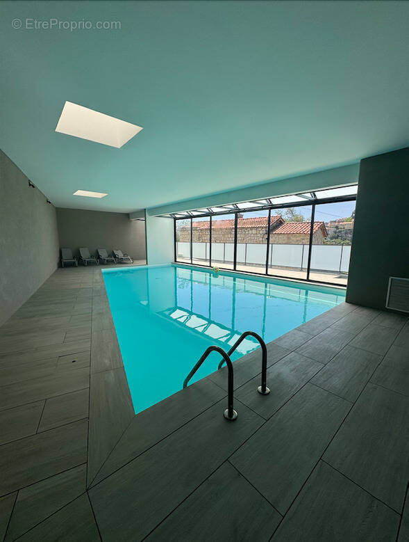 Appartement à EZE
