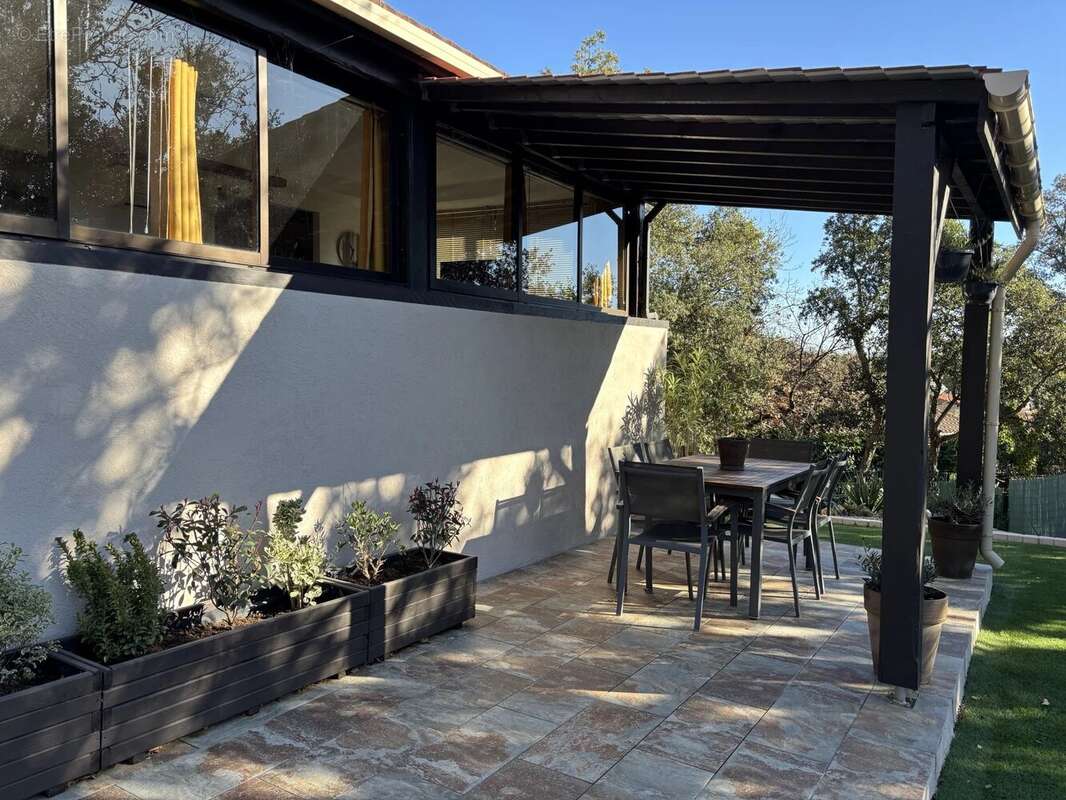 Maison à ROQUEBRUNE-SUR-ARGENS