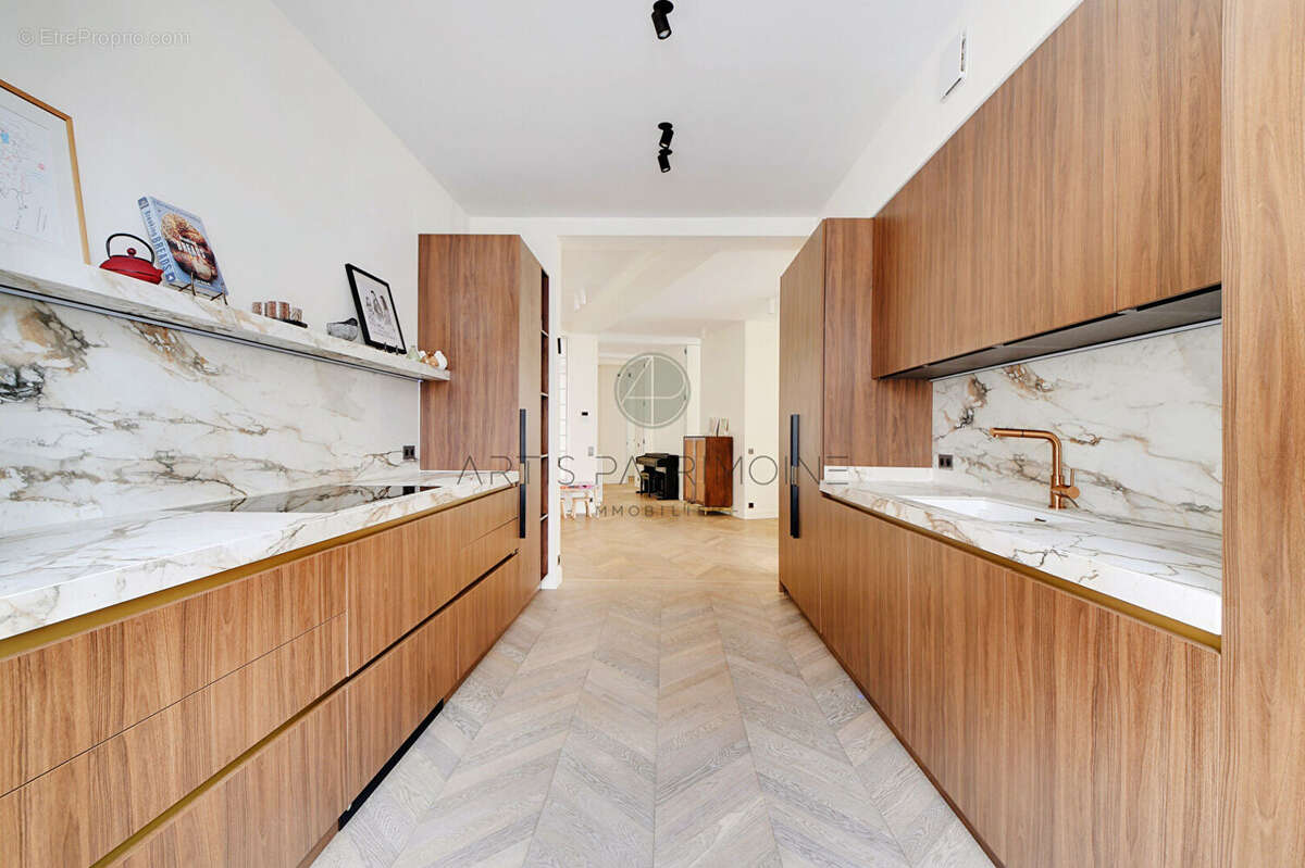 Appartement à PARIS-7E