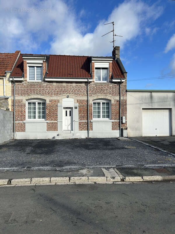 Maison à FAMPOUX