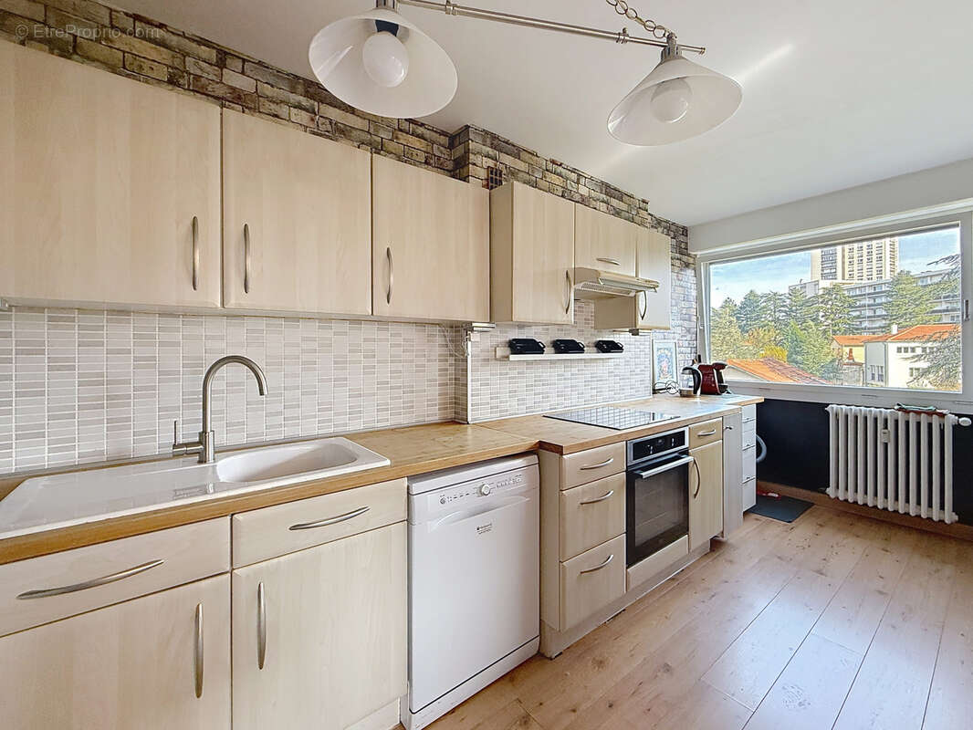 Appartement à SAINT-ETIENNE