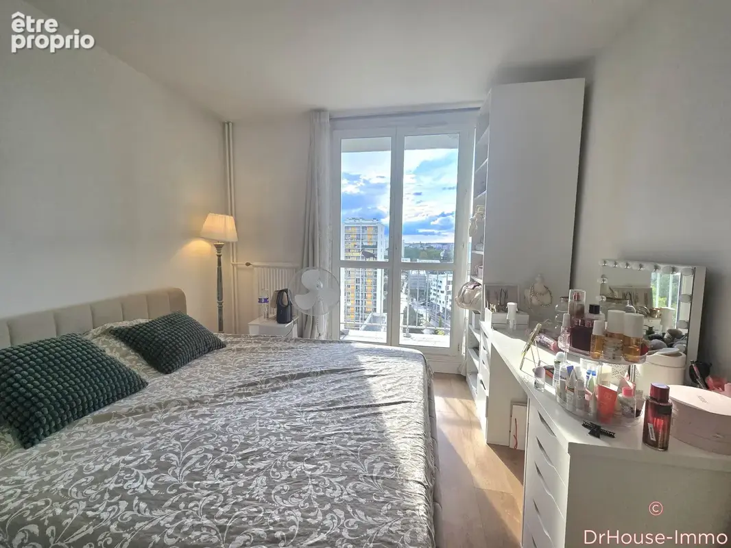 Appartement 3 pièces 63 m² à vendre à La Courneuve (93120) - photo 2