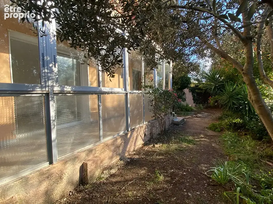 Six-fours les lones T2 36.55m2 + loggia fermée 11m2 et jardin - photo 2