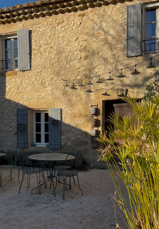 Maison à OPPEDE