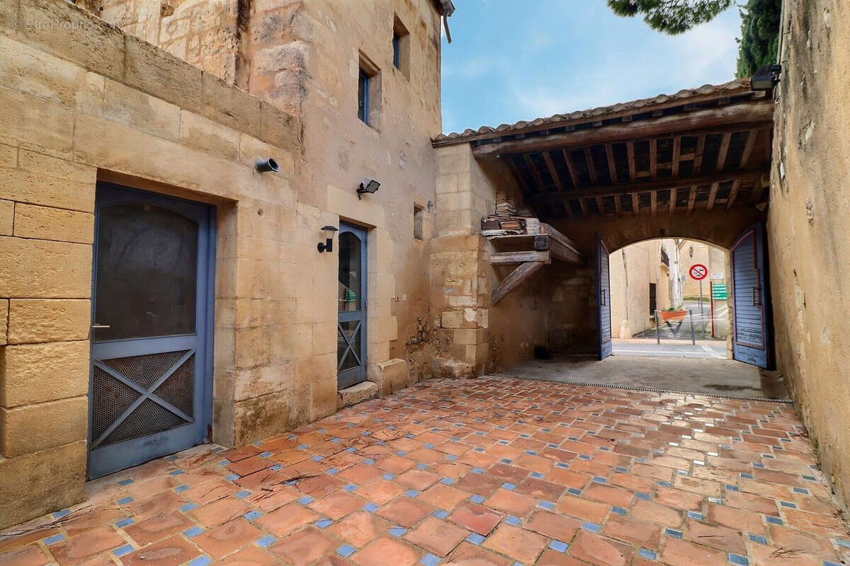 Maison à SAINT-BRES