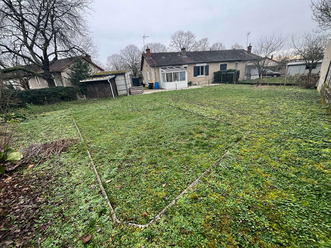 Maison à VARENNES-VAUZELLES