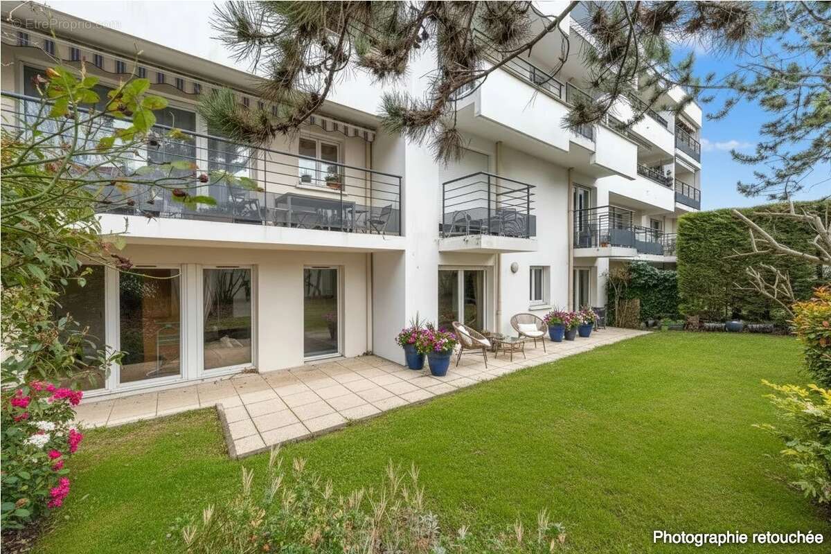 Appartement à COURBEVOIE