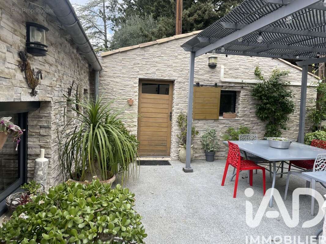 Photo 2 - Maison à NIMES