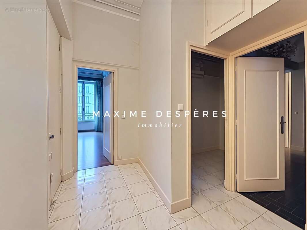 Appartement à PARIS-2E