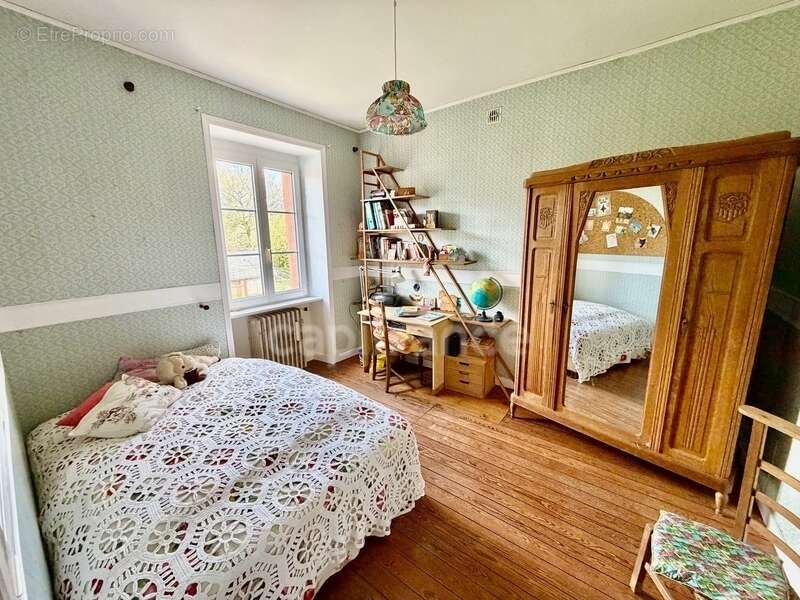 Maison à CLEDEN-POHER