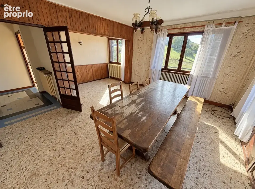 Maison familiale à rénover - 10 Pièces - 1 900 m2 de terrain - photo 5