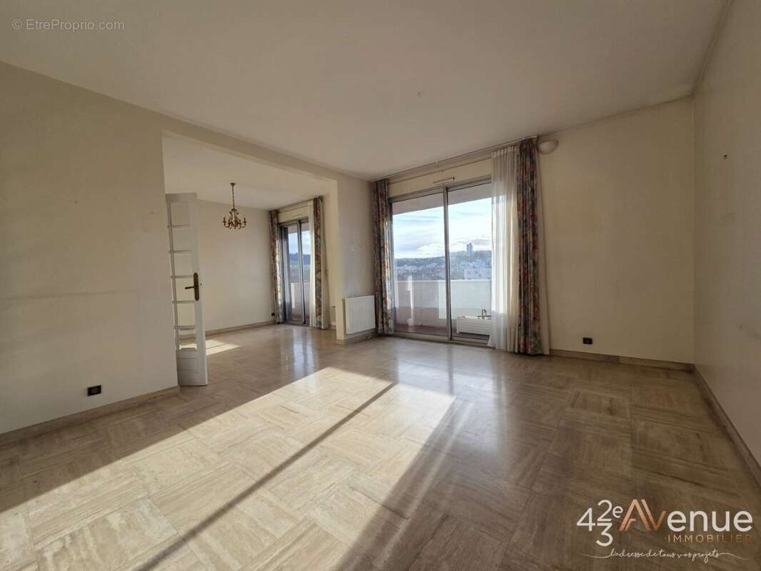 Appartement à SAINT-ETIENNE