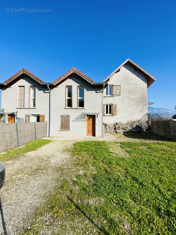 Maison à ENTRE-DEUX-GUIERS