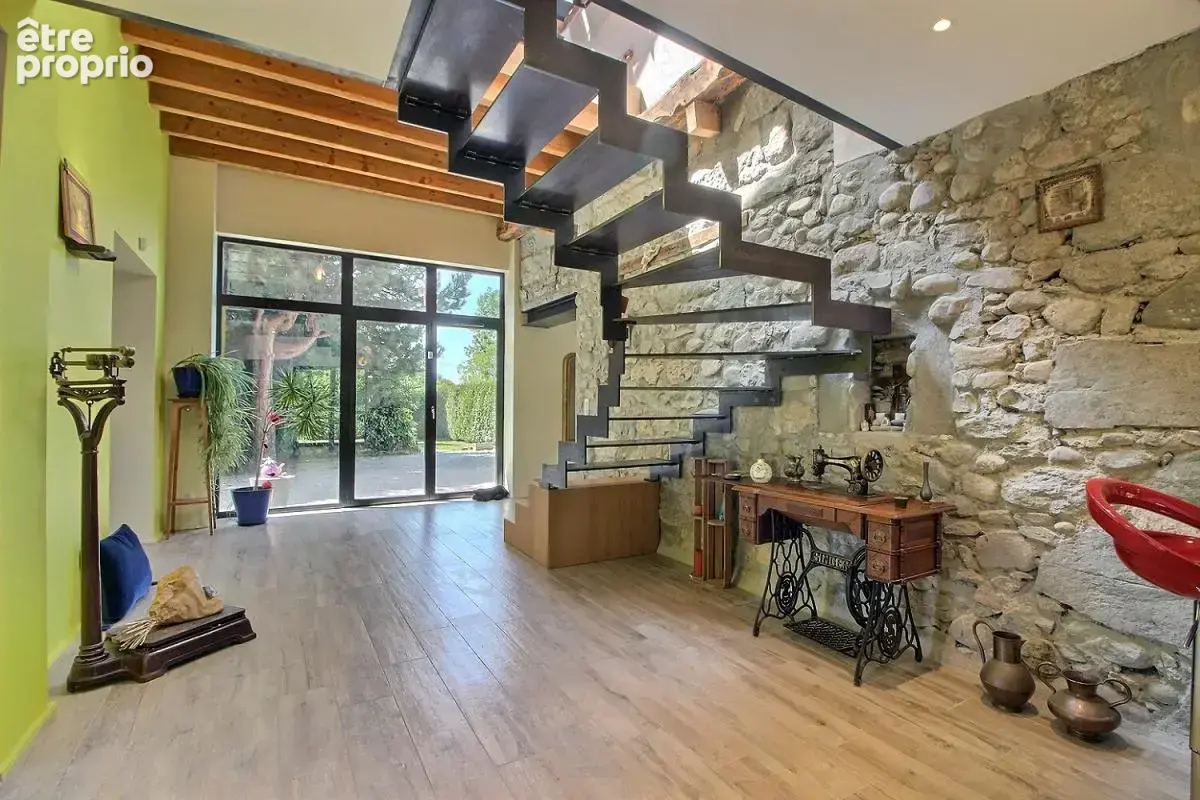 Maison indépendante de 218.63 m², terrain de 1928 m² - photo 7