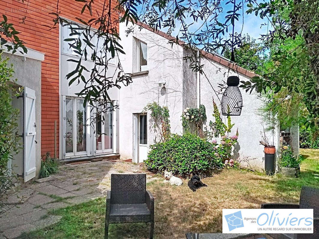 Maison à VOISINS-LE-BRETONNEUX