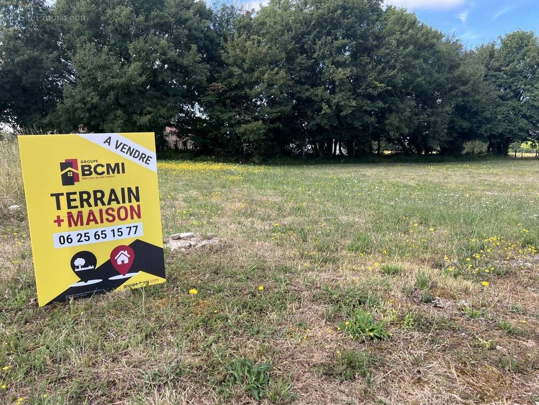 Terrain à RUFFEC
