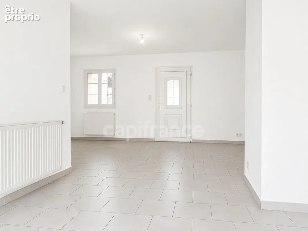 SITUÉ À 10 MINUTES DU MANS - Appartement 2 pièces de plain-pied rénové avec une place de stationnement - photo 2