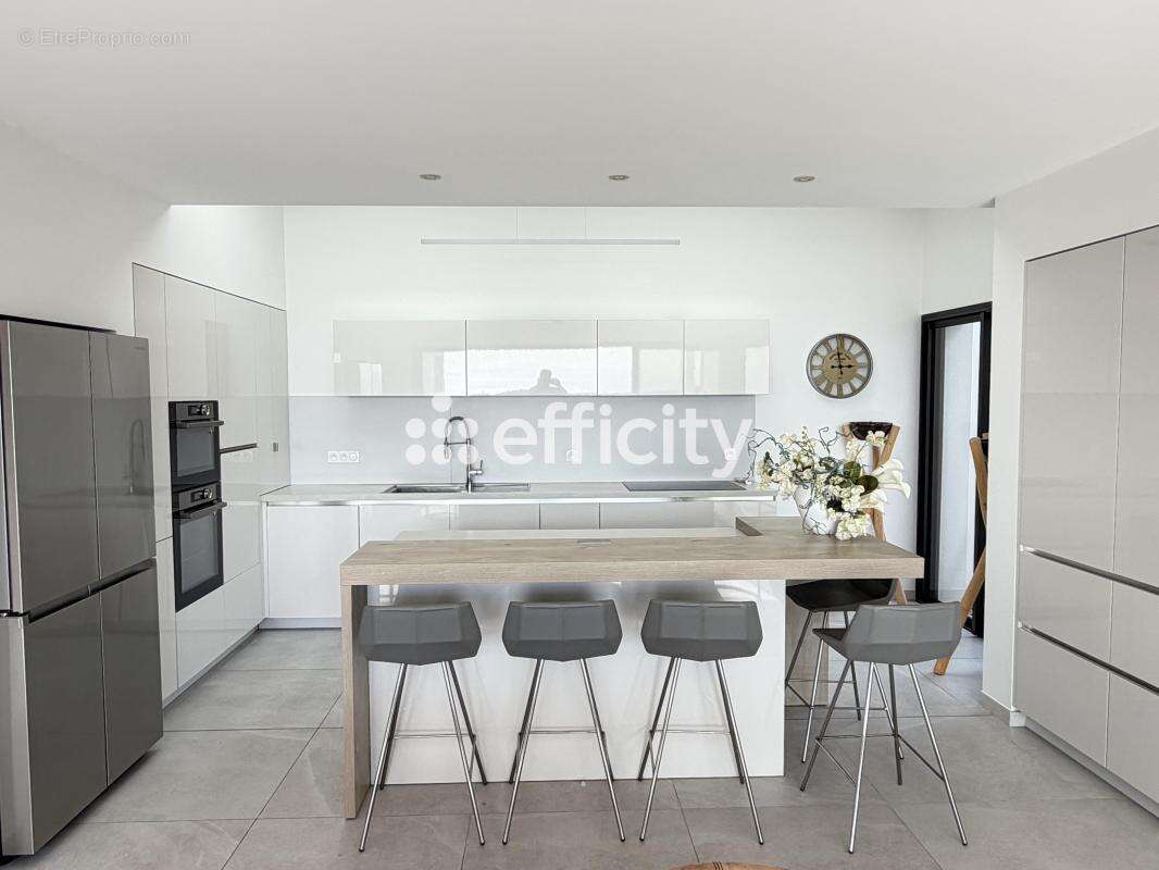 Maison 202 m² à Meschers-Sur-Gironde  - photo 9
