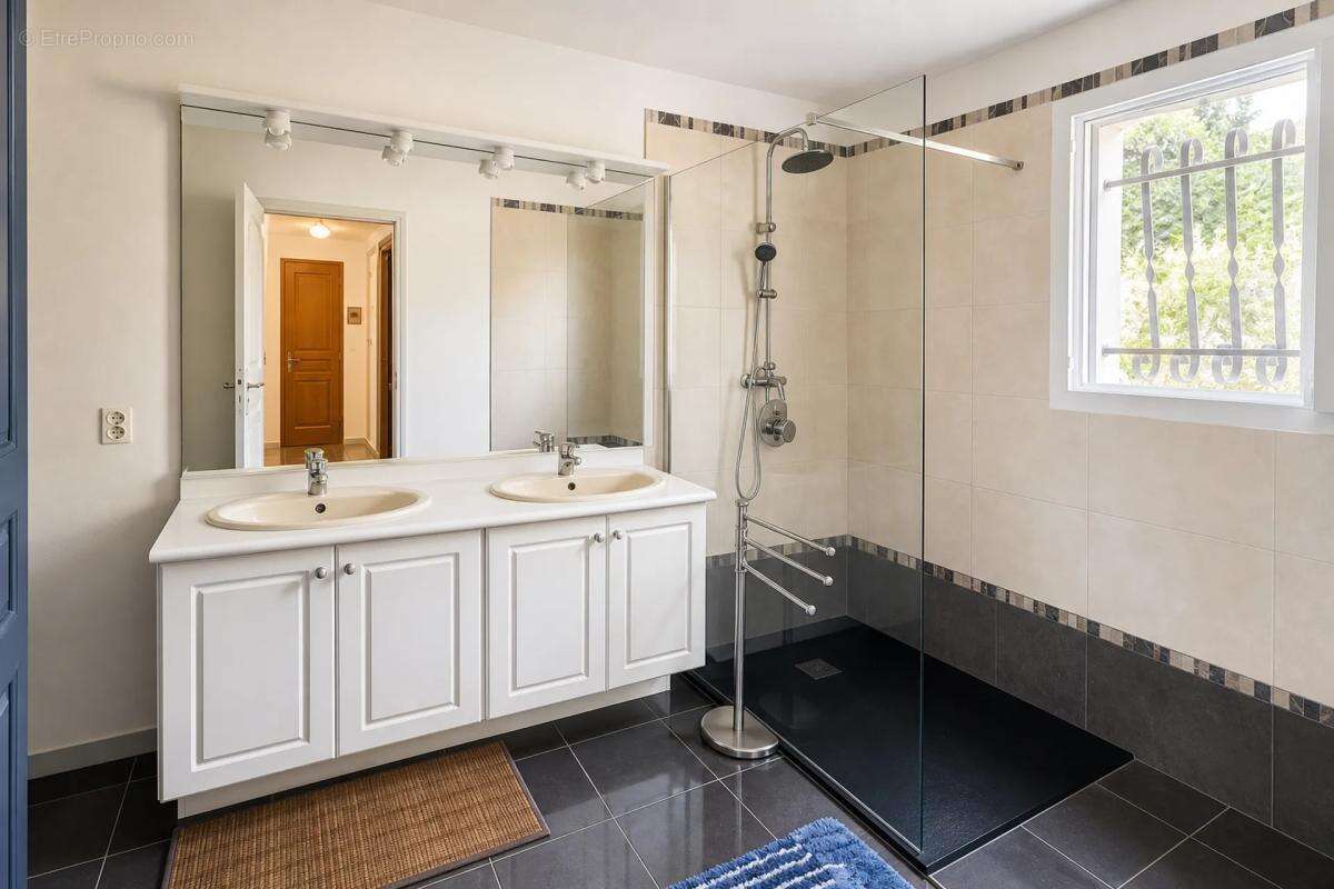Maison de 157 m2 avec piscine et terrain de 3000 m2 - photo 8