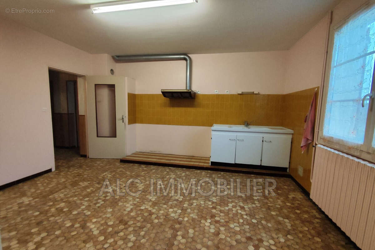 Maison 125 m² à Saint-Aubin-De-Locquenay  - photo 3