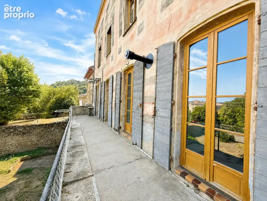 Propriété historique 312 m2 élevée sur caves voûtées, garage et plus de 1 000 m2 de terrain - photo 5