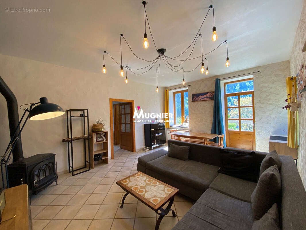 Maison 190 m² à Taninges  - photo 8