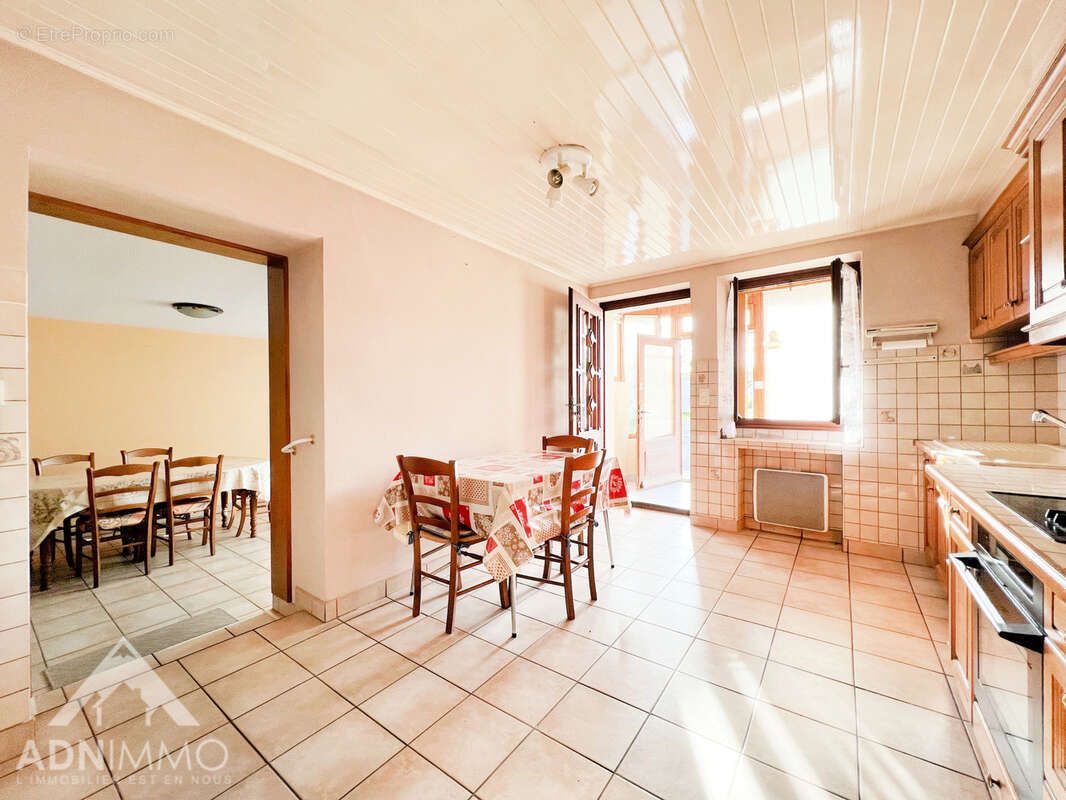 Maison à CHALLEX