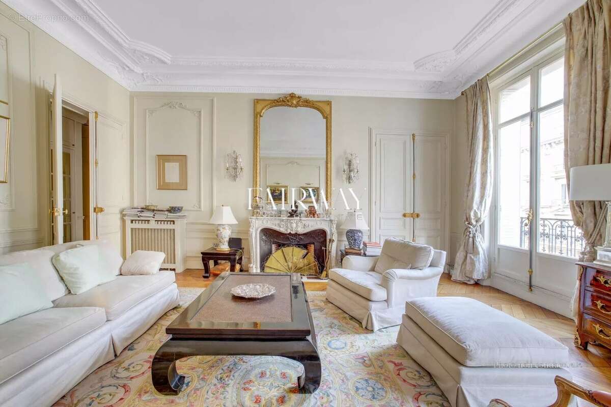Appartement à PARIS-17E
