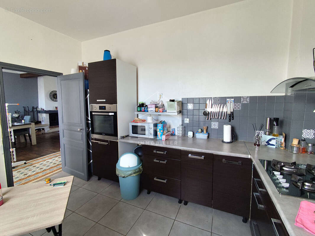 Maison à AVAILLES-LIMOUZINE