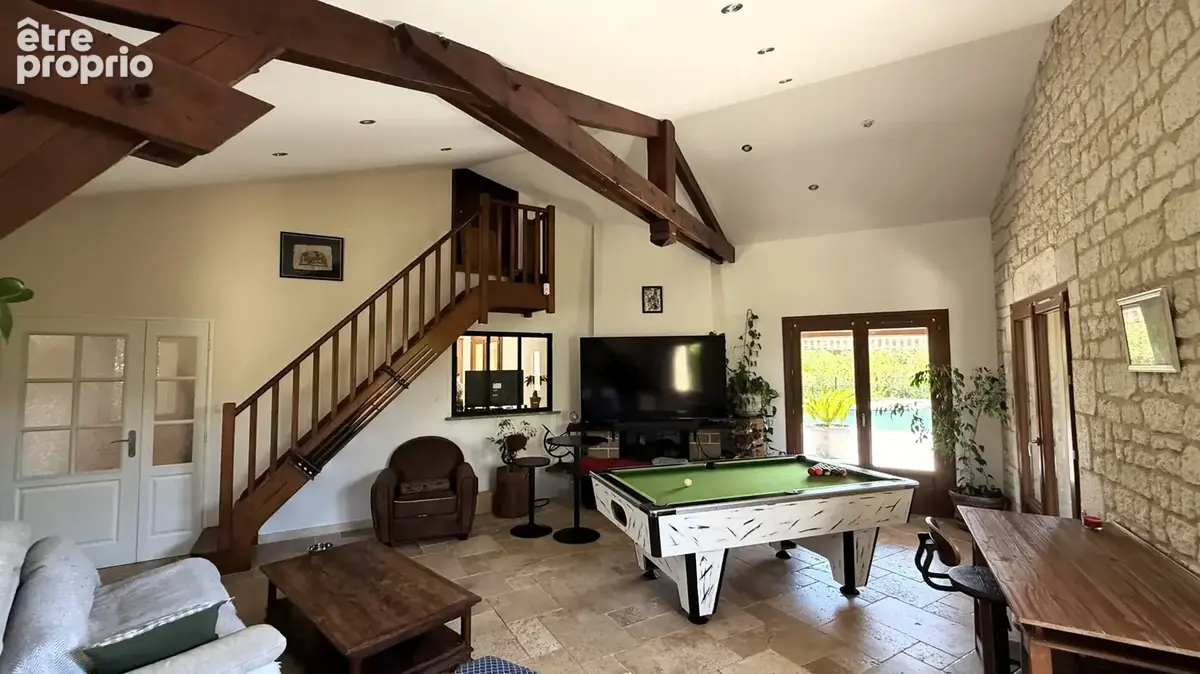 Propriété de 173 m2 avec maison 3 chambres et appartement T2 sur terrain de 1740 m2 avec piscine - photo 7