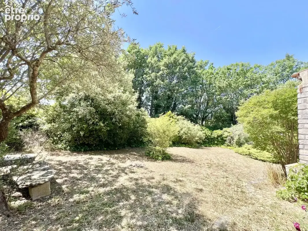 Maison T5 sur 1 480 m² de terrain avec piscine - photo 26