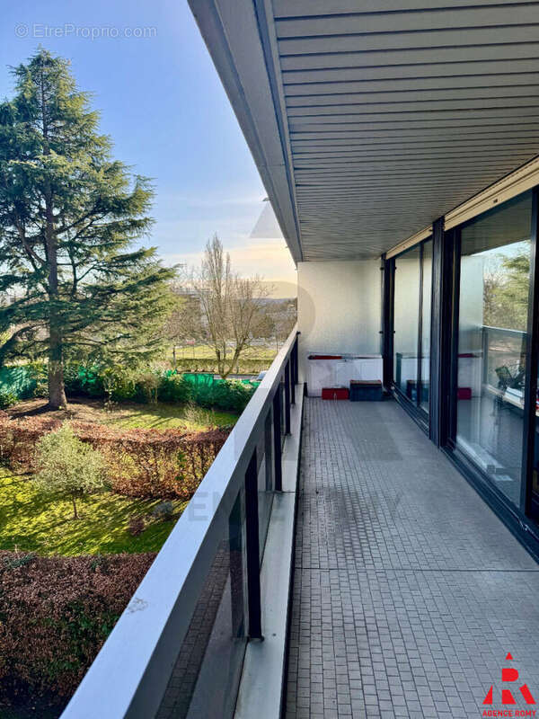4 pièces beaux volumes - 2 balcons cave parking - photo 9