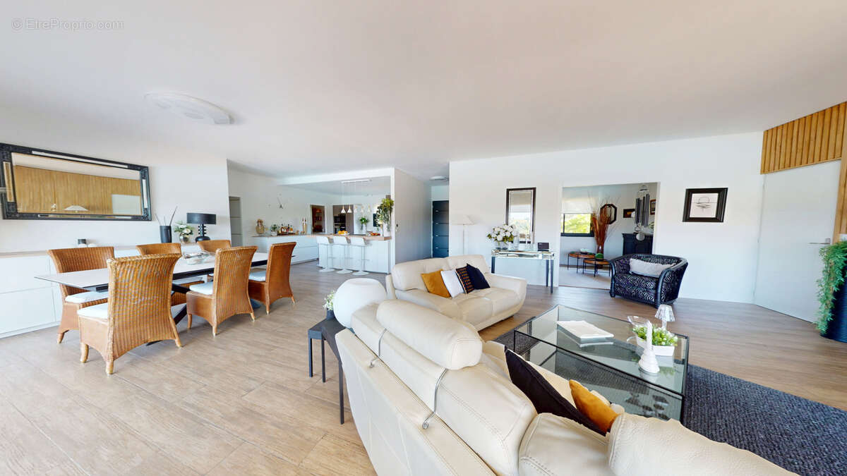 Maison T5 - 162m2 - A 5 min L'Isle Jourdain - photo 4