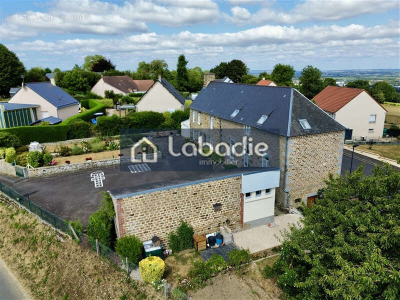 A 3km de la Porte Horloge de Vire. - photo 3