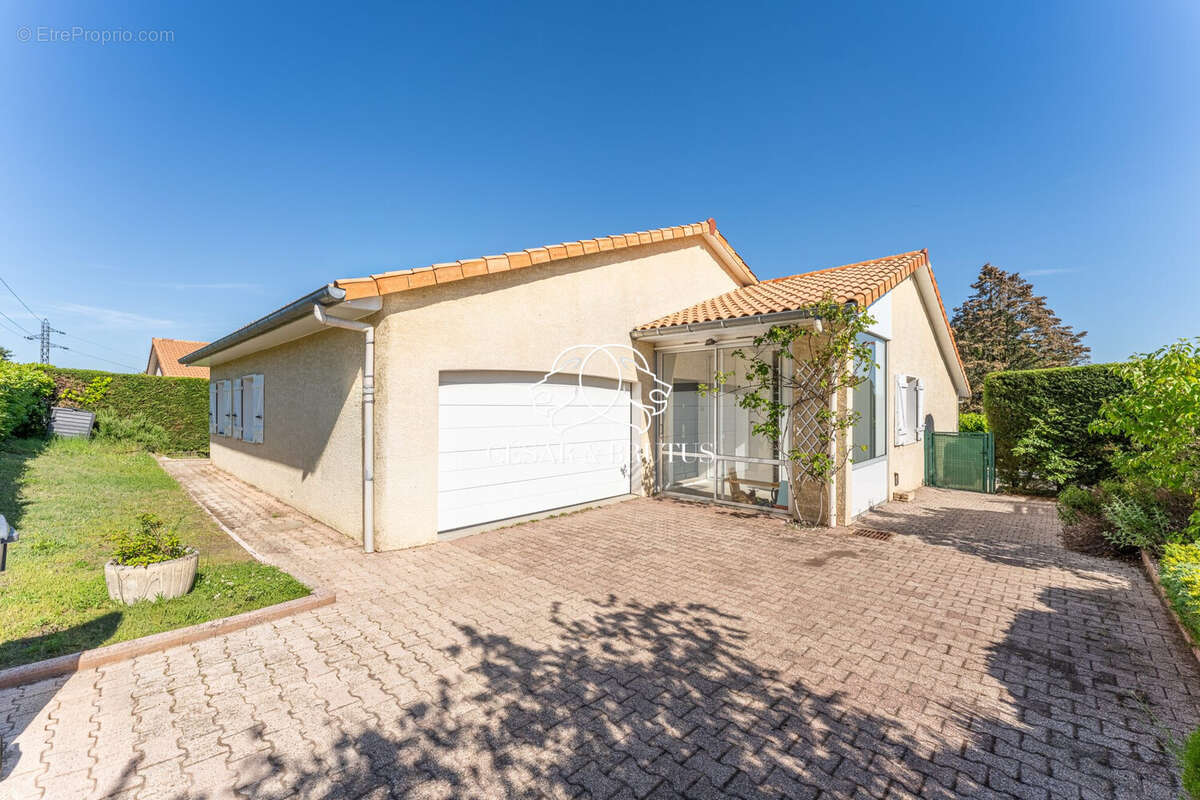 Maison à LA TOUR-DE-SALVAGNY