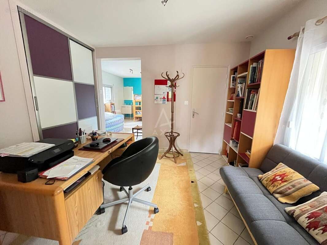 Maison 208 m² à Montours  - photo 8