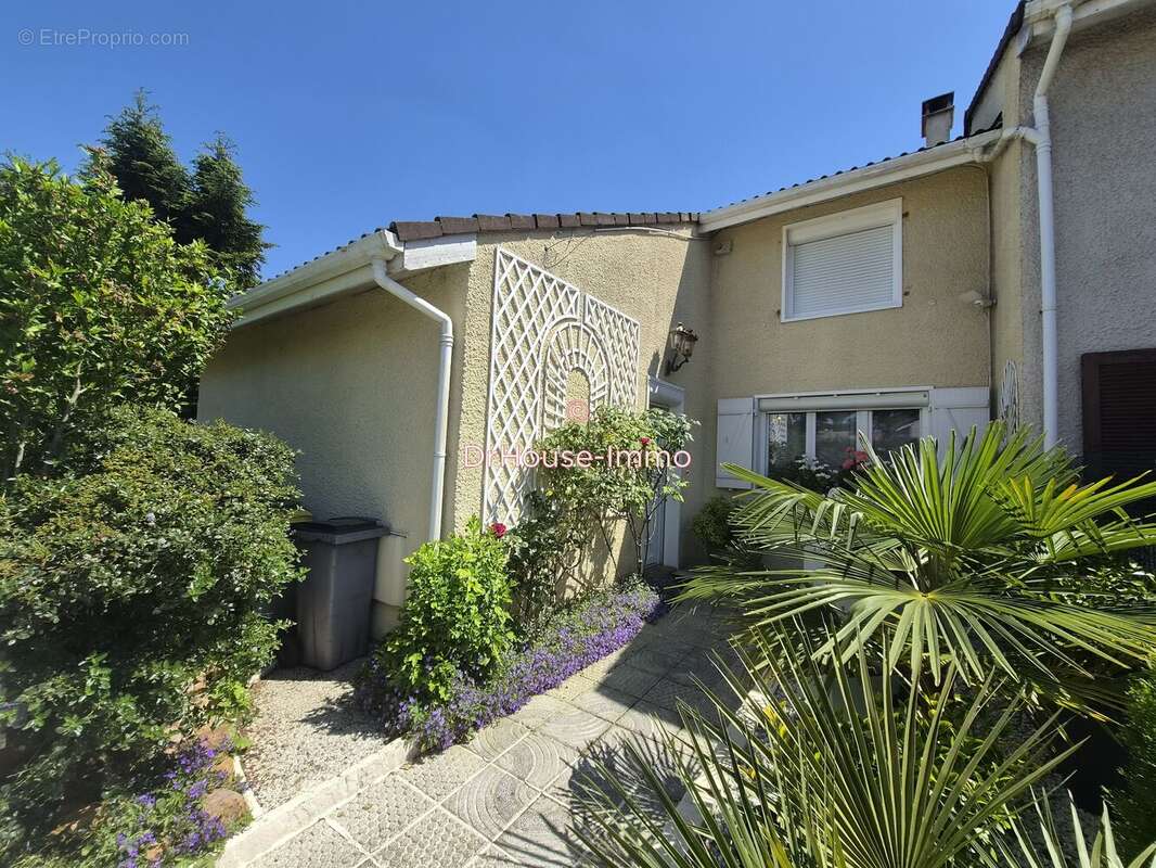 Maison à LES MUREAUX