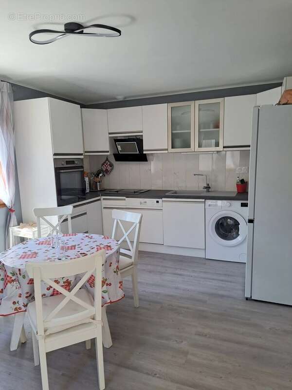 Nouveau prix – À découvrir sans tarder : charmant appartement entièrement rénové à Brides-les-Bains (35 m²) - photo 3