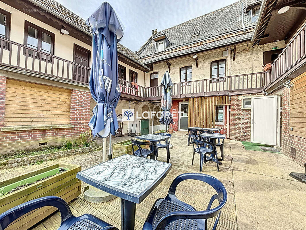 Commerce à FAUVILLE-EN-CAUX