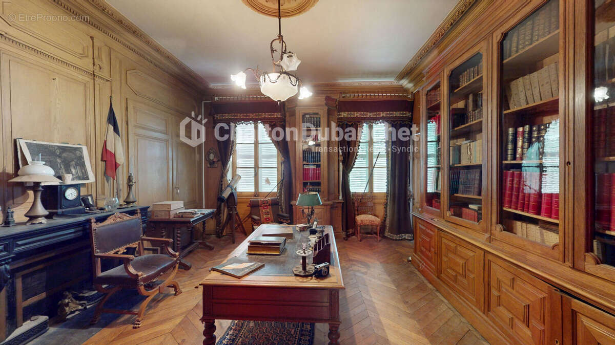 Maison 420 m² à Saint-Cyr-De-Valorges  - photo 8