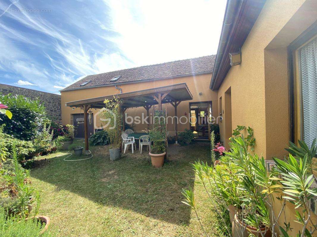 Maison à SAINT-SAUVEUR-EN-PUISAYE