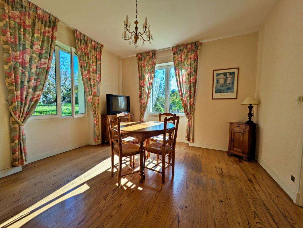 Maison à SAINT-SALVY-DE-LA-BALME