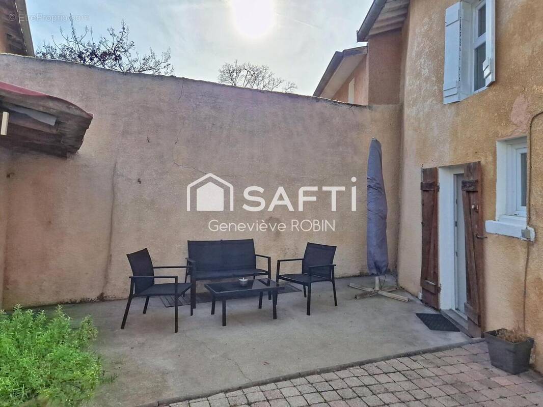Photo 1 - Maison à SAINT-GENIS-LES-OLLIERES