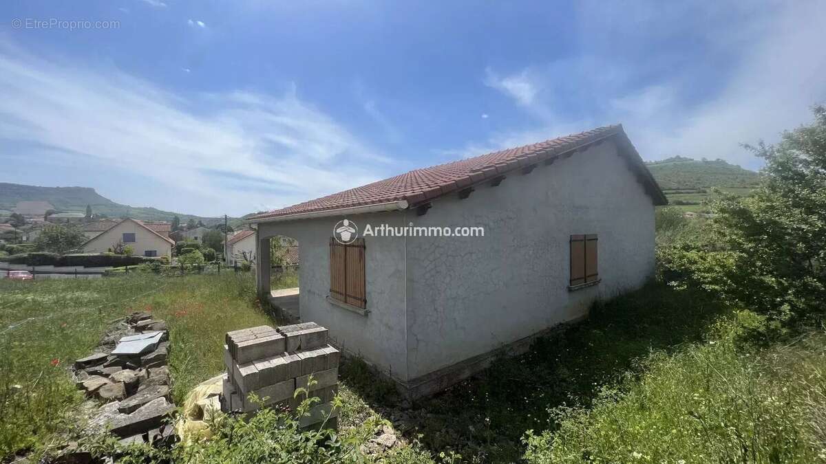 Terrain à SAINT-GEORGES-DE-LUZENCON