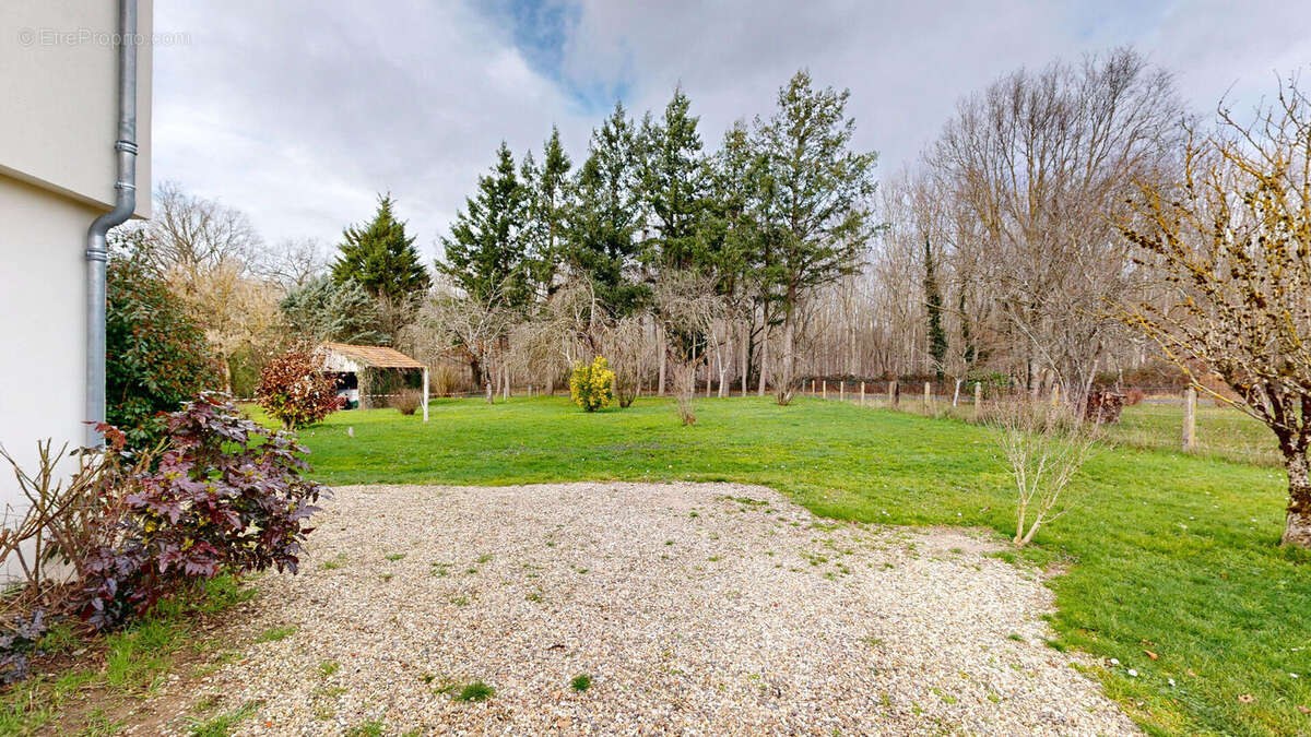 Maison à NEUILLY-LE-REAL